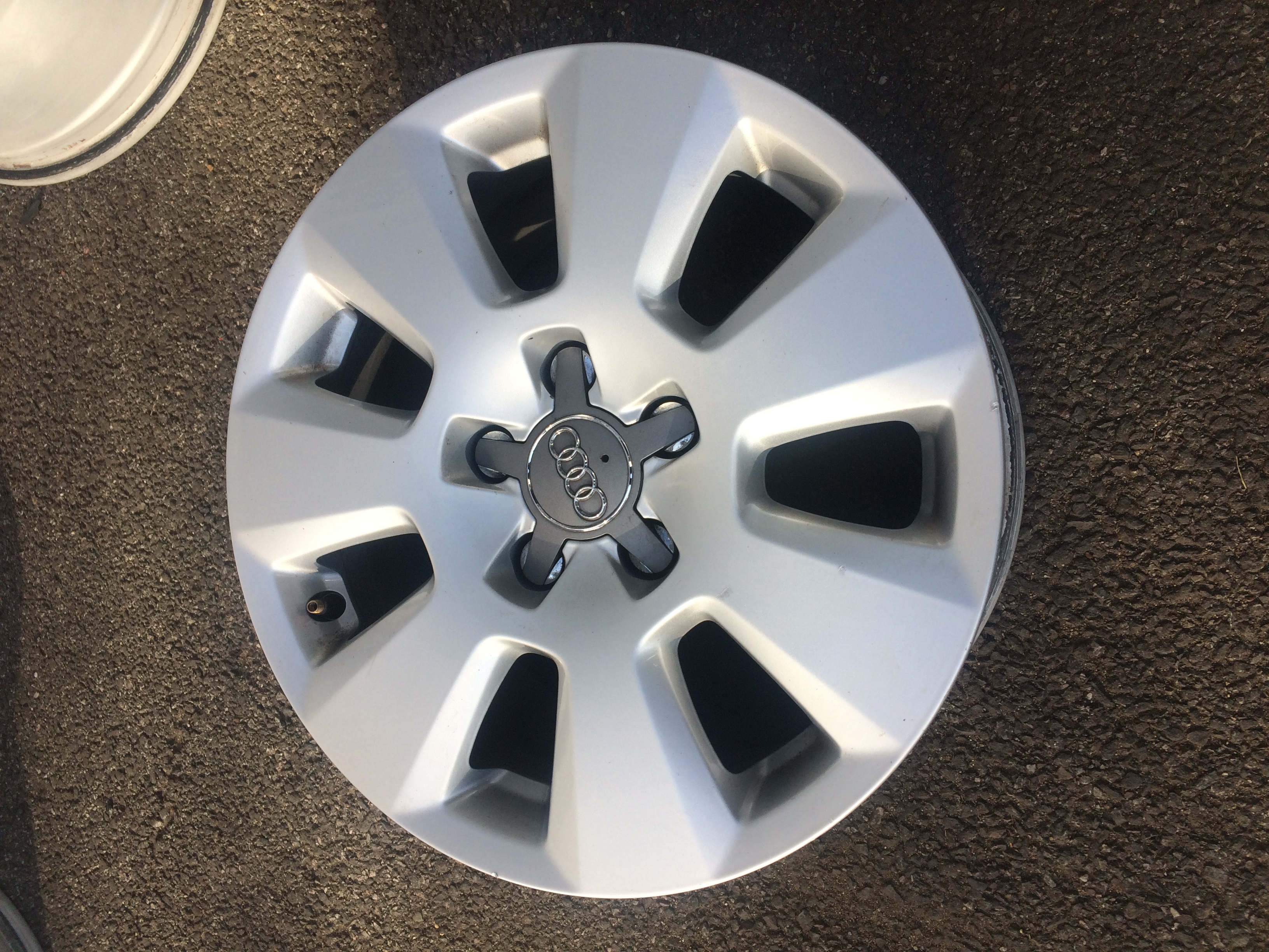 Audi originál 4G0601025 7,5x16 5x112 ET37