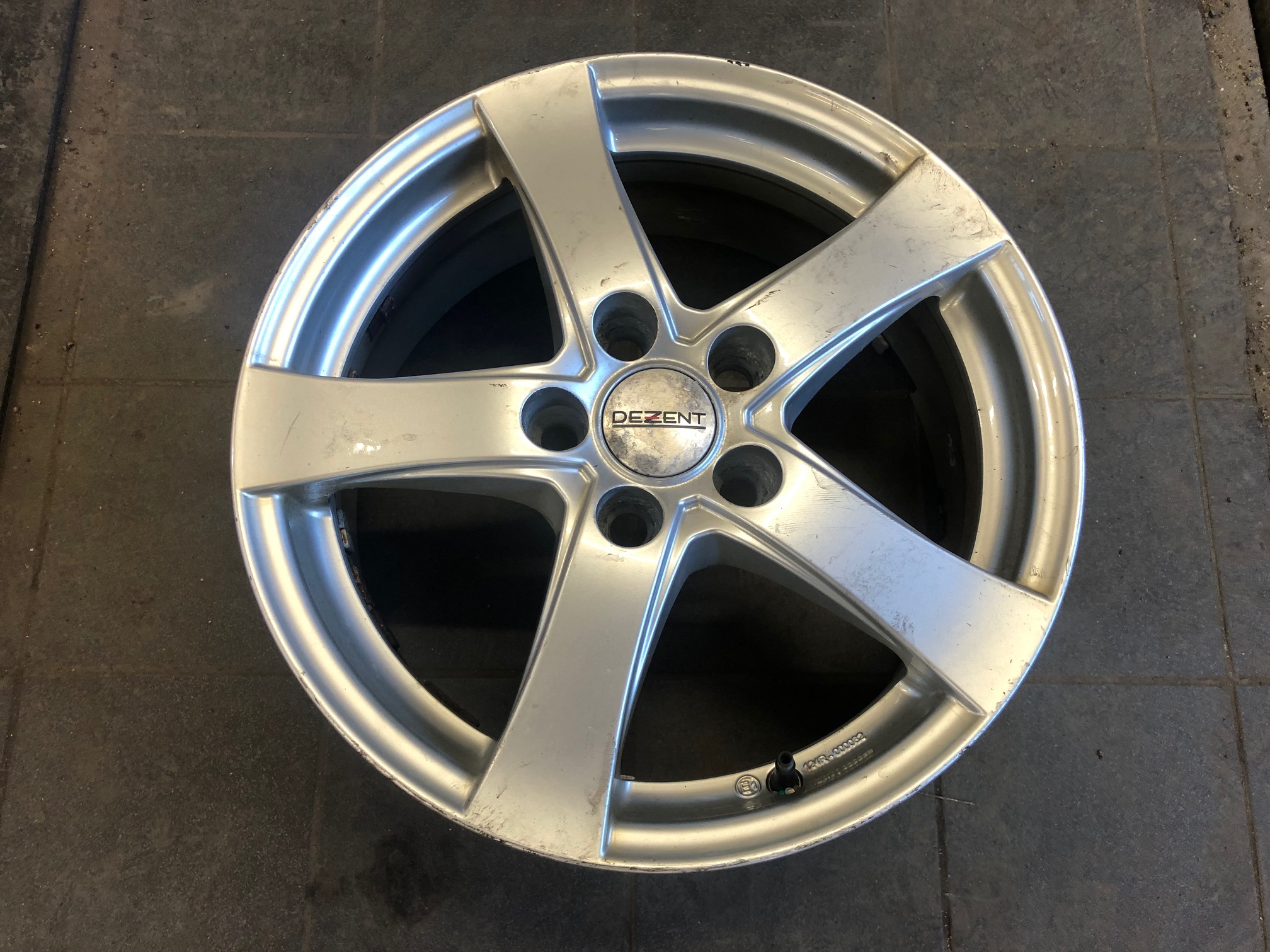 neoriginál Ford Dezent 6,5x16 5x108 ET50